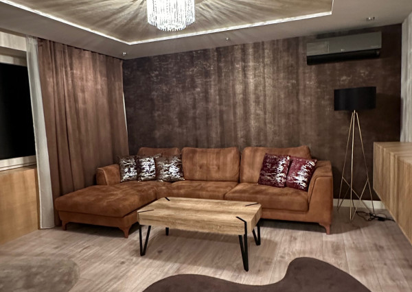 Prenájom nadštandardný 2 izbový byt, terasa, Staré mesto