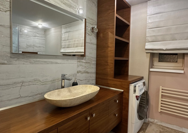 Prenájom nadštandardný 2 izbový byt, terasa, Staré mesto