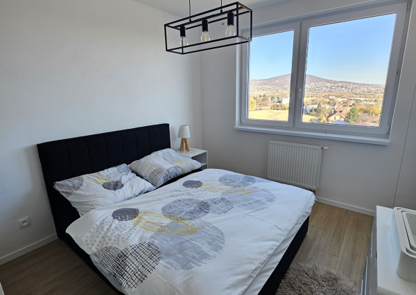 Prenájom krásny 2 izbový byt, teraska, parkovacie miesto