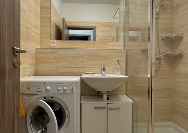 Prenájom pekný 2izb byt, centrum mesta, vlastné parkovacie miesto