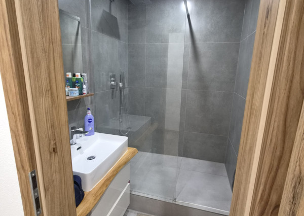 Prenájom krásny 1 izbový byt, balkón, úplne centrum mesta