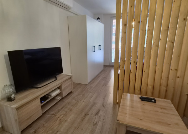 Prenájom krásny 1 izbový byt, balkón, úplne centrum mesta