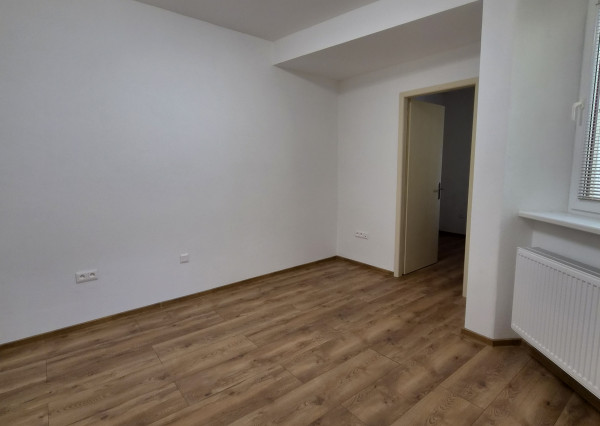 Prenájom priestorov 100m2, úplne centrum mesta, parkovanie