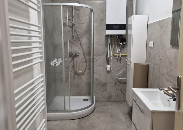 Prenájom priestorov 100m2, úplne centrum mesta, parkovanie