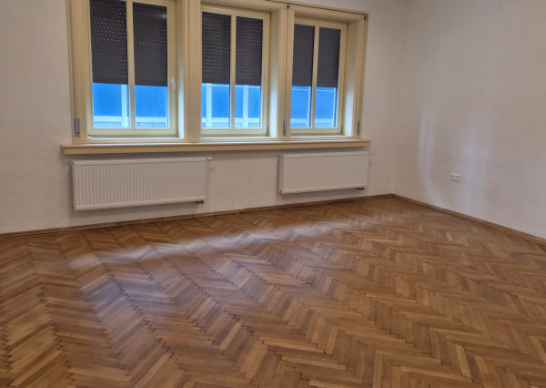 Prenájom priestorov 100m2, úplne centrum mesta, parkovanie