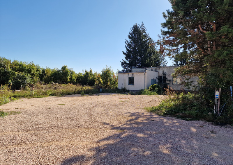 Prenájom pozemok 4500 m2, budova 390 m2, Nitra - Krškany.