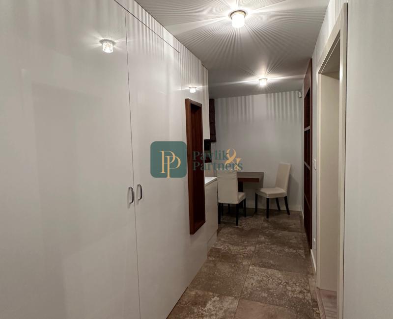 Prenájom nadštandardný 2 izbový byt, terasa, Staré mesto