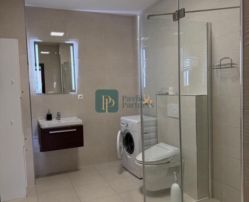 Prenájom veľký 2 izbový byt, terasa, garážové státie, Zobor