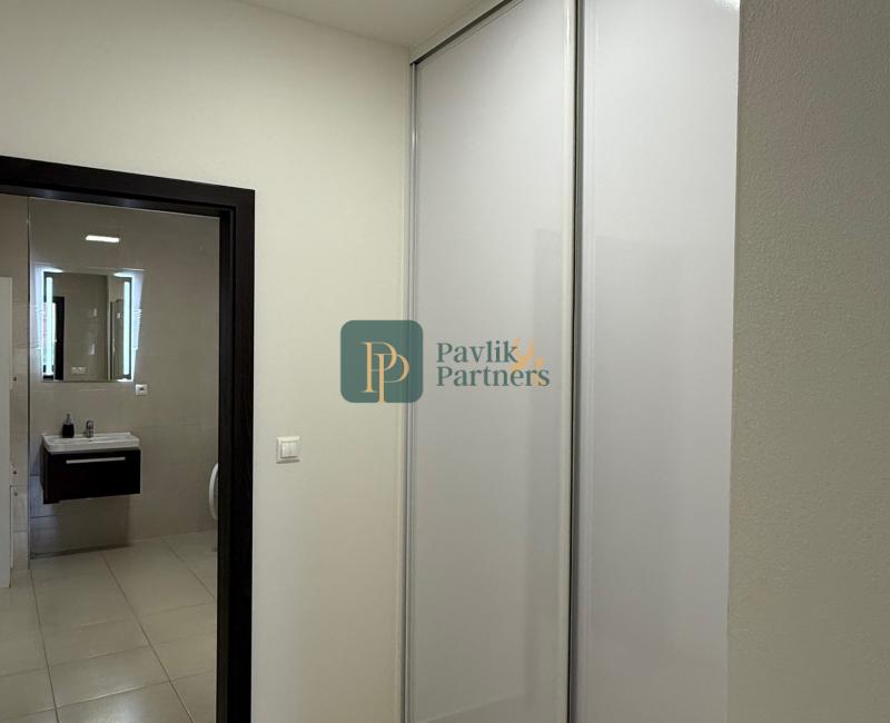 Prenájom veľký 2 izbový byt, terasa, garážové státie, Zobor