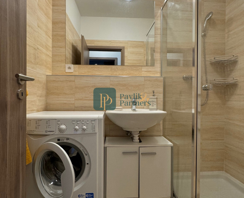 Prenájom pekný 2izb byt, centrum mesta, vlastné parkovacie miesto