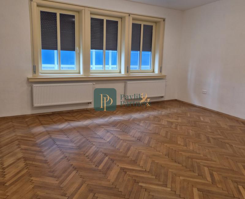 Prenájom priestorov 100m2, úplne centrum mesta, parkovanie