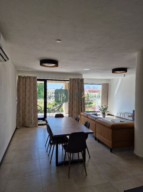 Prenájom nadštandardný 3izbový byt, lóggia 6 m2, terasa 16 m2, garáž, pod hradom