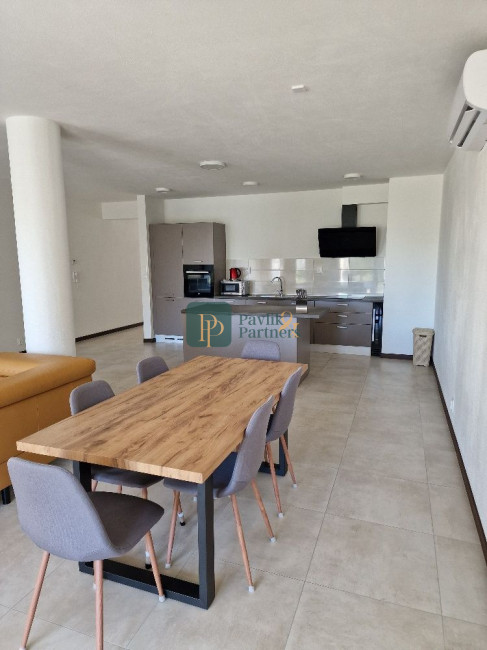 Prenájom nadštandardný 3izbový byt, lóggia 6 m2, terasa 16 m2, garáž, pod hradom