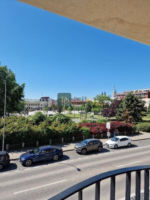 Prenájom nadštandardný 3izbový byt, lóggia 6 m2, terasa 16 m2, garáž, pod hradom