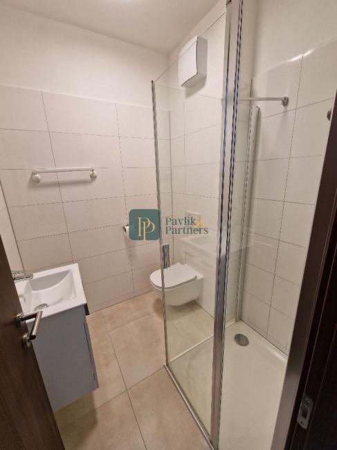 Prenájom nadštandardný 3izbový byt, lóggia 6 m2, terasa 16 m2, garáž, pod hradom