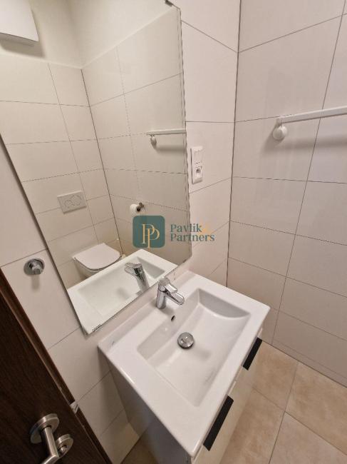 Prenájom nadštandardný 3izbový byt, lóggia 6 m2, terasa 16 m2, garáž, pod hradom