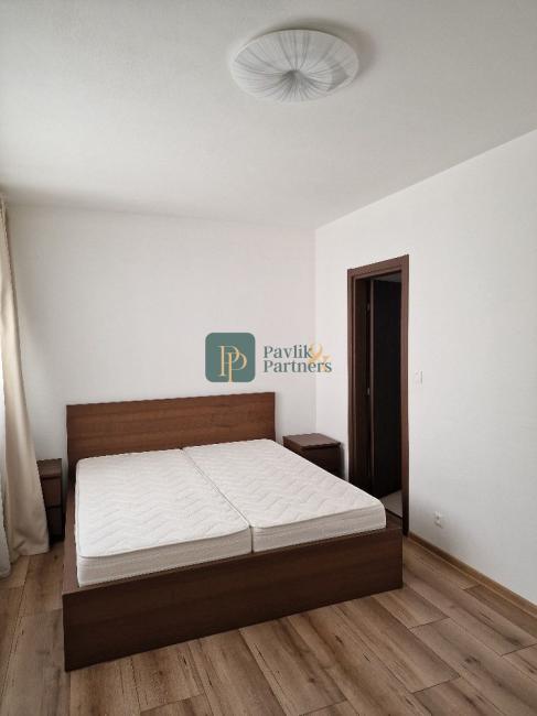 Prenájom nadštandardný 3izbový byt, lóggia 6 m2, terasa 16 m2, garáž, pod hradom