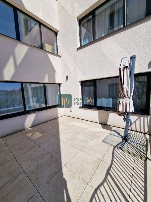 Prenájom nadštandardný 3izbový byt, lóggia 6 m2, terasa 16 m2, garáž, pod hradom