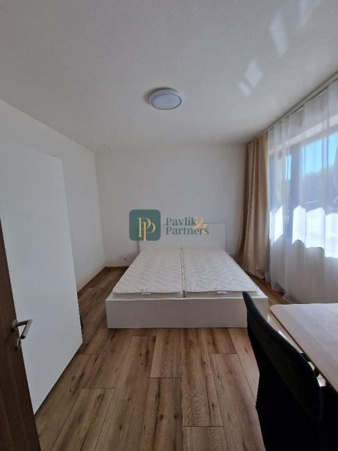 Prenájom nadštandardný 3izbový byt, lóggia 6 m2, terasa 16 m2, garáž, pod hradom