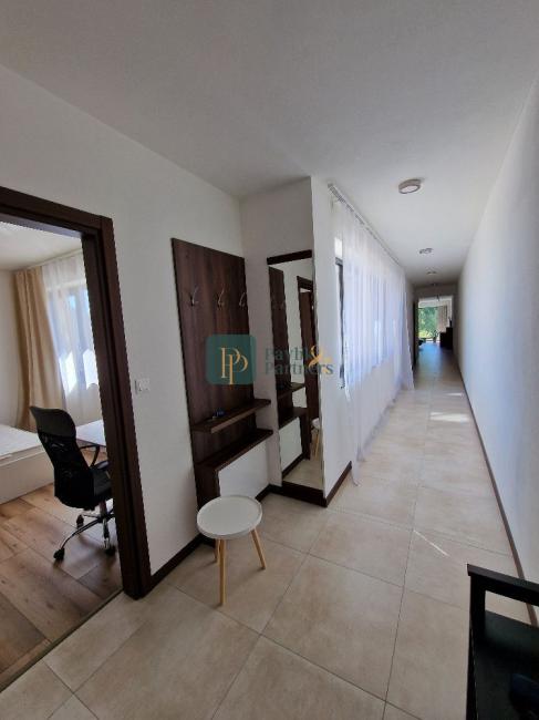 Prenájom nadštandardný 3izbový byt, lóggia 6 m2, terasa 16 m2, garáž, pod hradom