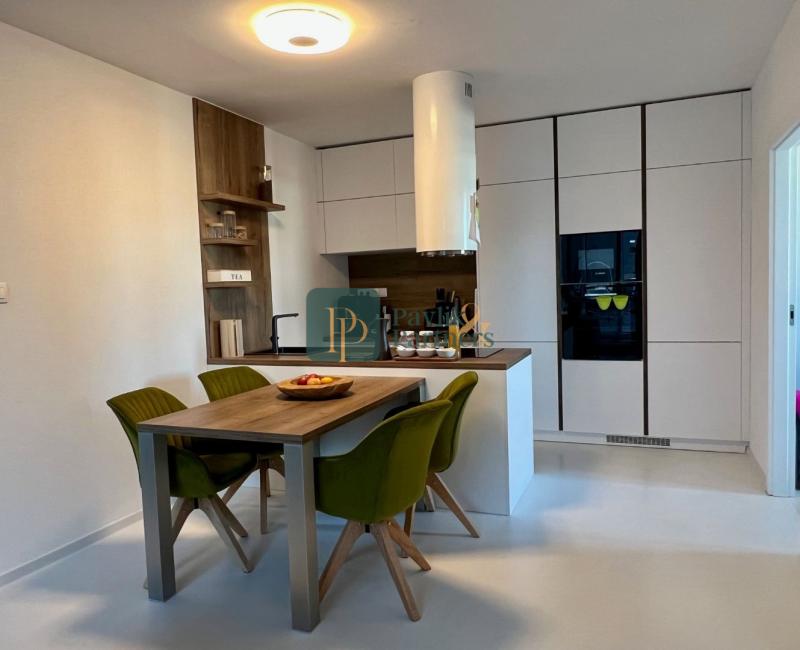 Predaj štýlový 3 izbový byt, novostavba, 40m2 terasa, garážové státie