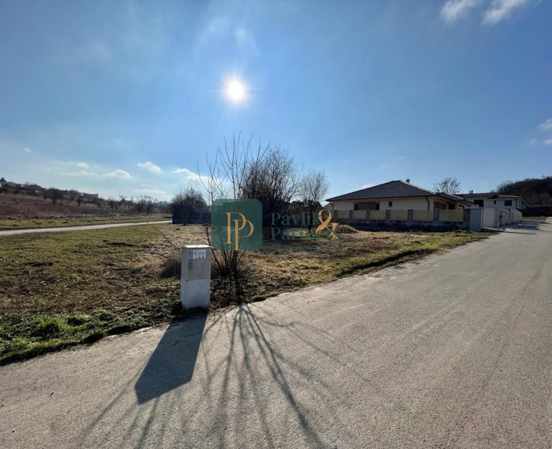 Predám pozemok 986m2 Kynek, všetky IS,asfaltová cesta