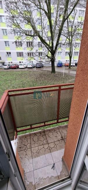 Prenájom 3 izbový byt, centrum - Párovce, balkón