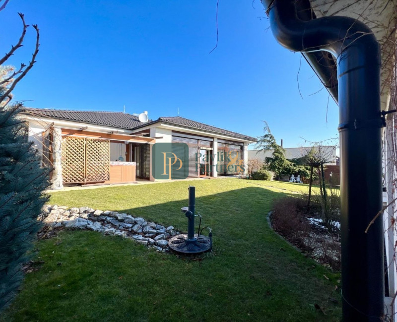 Predaj 4izb.rodinný dom Nitra, pozemok 9á, domček 50m2 na záhrade