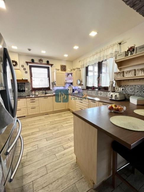 Predaj 4izb.rodinný dom Nitra, pozemok 9á, domček 50m2 na záhrade