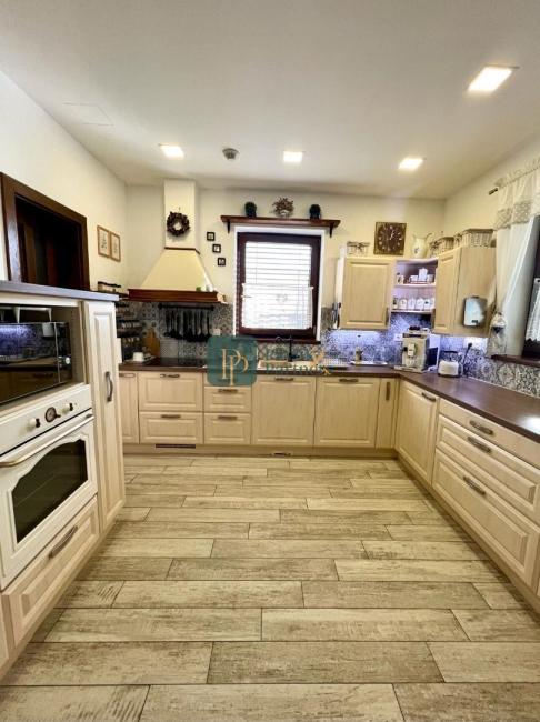 Predaj 4izb.rodinný dom Nitra, pozemok 9á, domček 50m2 na záhrade