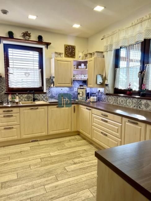 Predaj 4izb.rodinný dom Nitra, pozemok 9á, domček 50m2 na záhrade