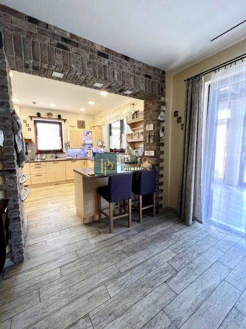 Predaj 4izb.rodinný dom Nitra, pozemok 9á, domček 50m2 na záhrade