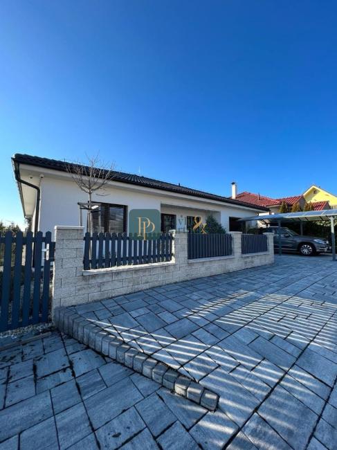 Predaj 4izb.rodinný dom Nitra, pozemok 9á, domček 50m2 na záhrade