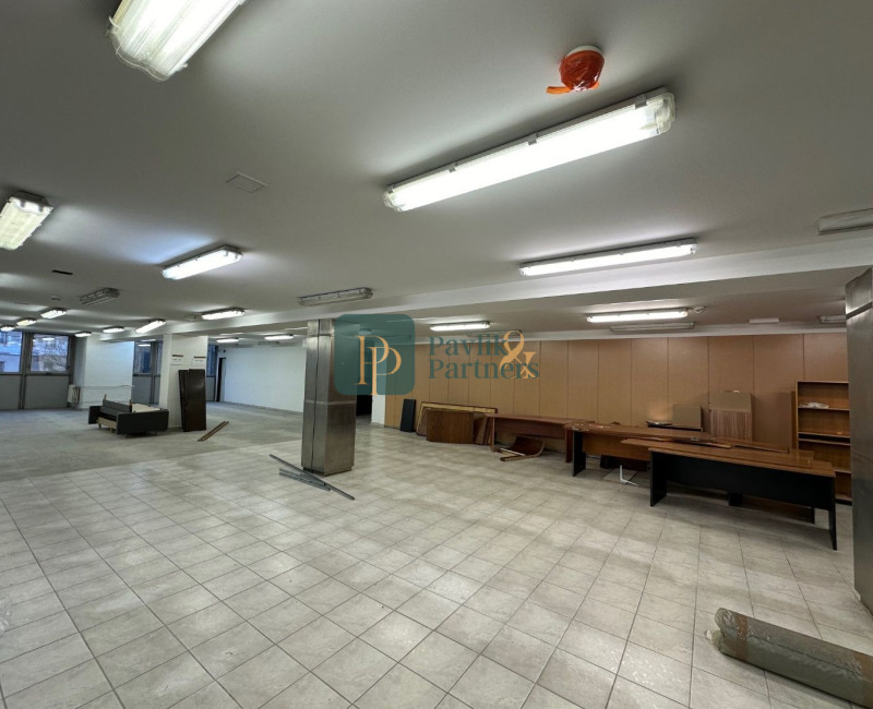 Prenájom veľkometrážny priestor, úplne centrum mesta, 287 m2