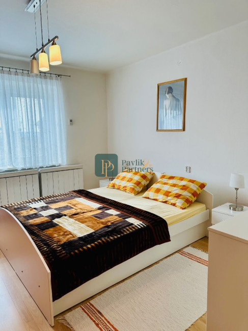 Predaj 4 izbový rodinný dom, 9á krásny pozemok pod lesom, garáž, Nitra