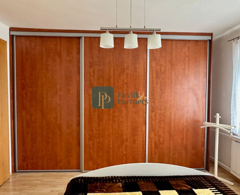 Predaj 4 izbový rodinný dom, 9á krásny pozemok pod lesom, garáž, Nitra