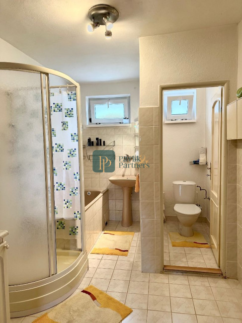 Predaj 4 izbový rodinný dom, 9á krásny pozemok pod lesom, garáž, Nitra