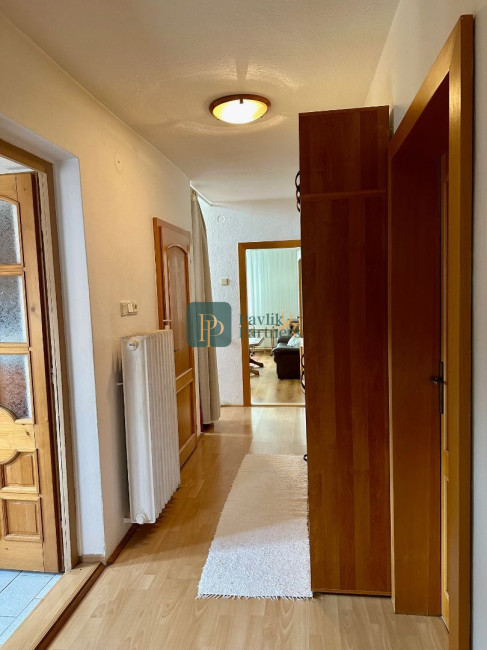 Predaj 4 izbový rodinný dom, 9á krásny pozemok pod lesom, garáž, Nitra