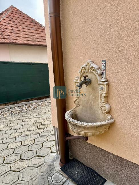 Predaj 4 izbový rodinný dom, 9á krásny pozemok pod lesom, garáž, Nitra