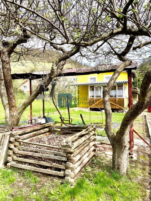 Chata aj na celoročné využitie v tichom prostredí plnej zelene, Hiadeľ