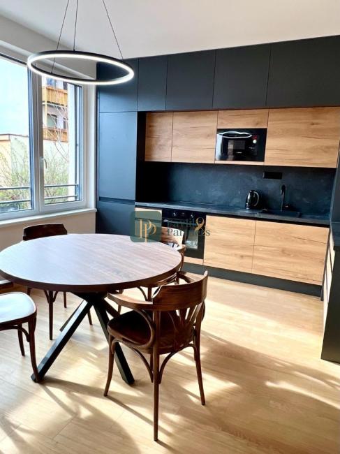 Prenájom 3izbový byt pod Hradom, ul.Podzámska, 2 park.miesta v garáži