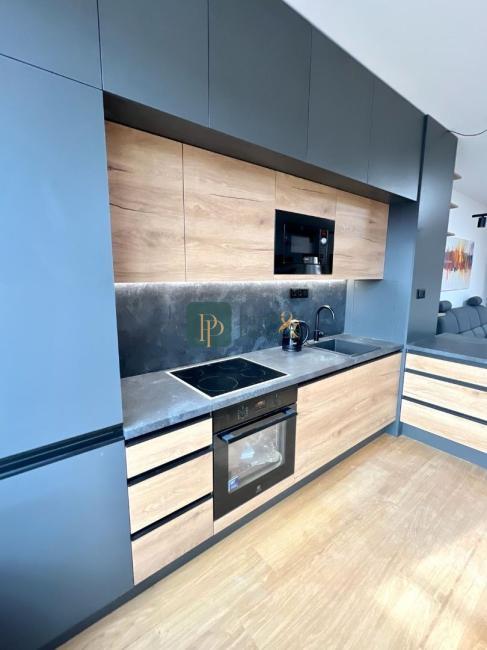 Prenájom 3izbový byt pod Hradom, ul.Podzámska, 2 park.miesta v garáži