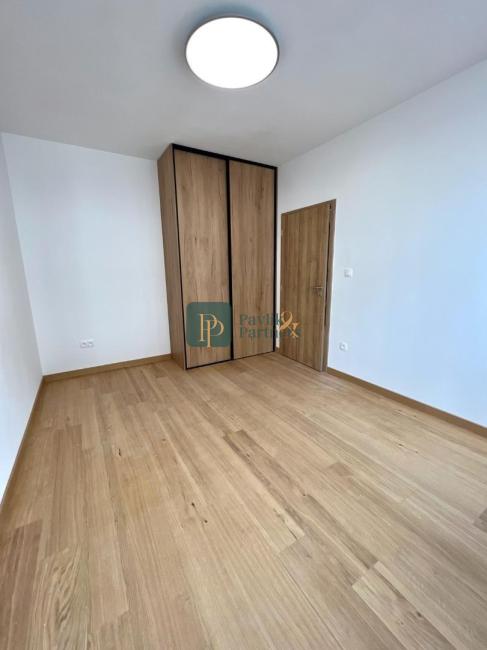 Prenájom 3izbový byt pod Hradom, ul.Podzámska, 2 park.miesta v garáži