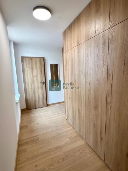 Prenájom 3izbový byt pod Hradom, ul.Podzámska, 2 park.miesta v garáži