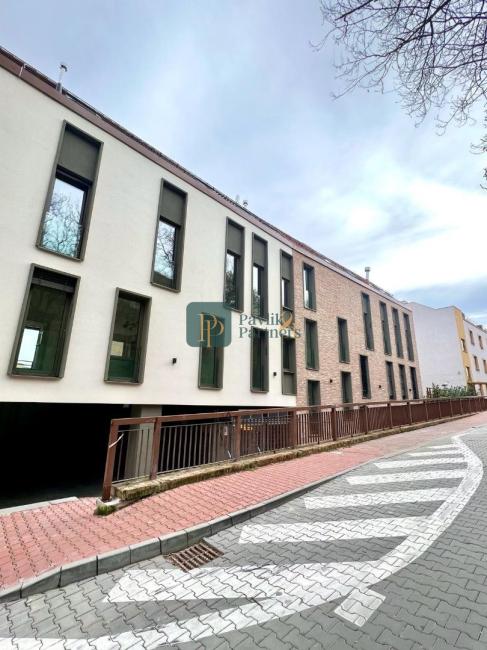 Prenájom 3izbový byt pod Hradom, ul.Podzámska, 2 park.miesta v garáži