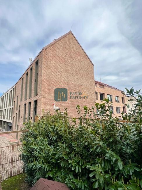 Prenájom 3izbový byt pod Hradom, ul.Podzámska, 2 park.miesta v garáži