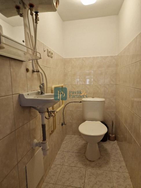 Prenájom obchodný priestor 86m2, pri autobusovej stanici