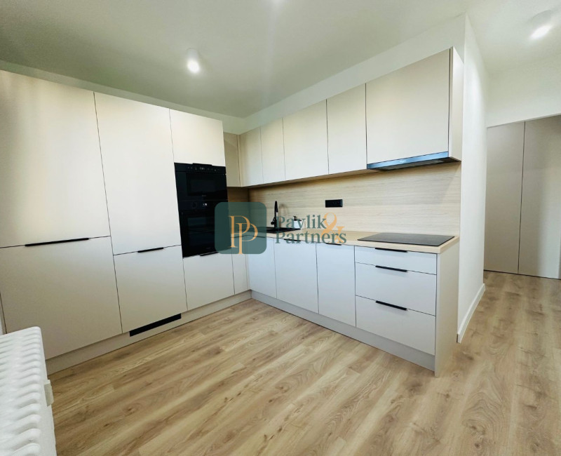 Predaj krásny 2 izbový byt, balkón, čerstvá rekonštrukcia, centrum mesta