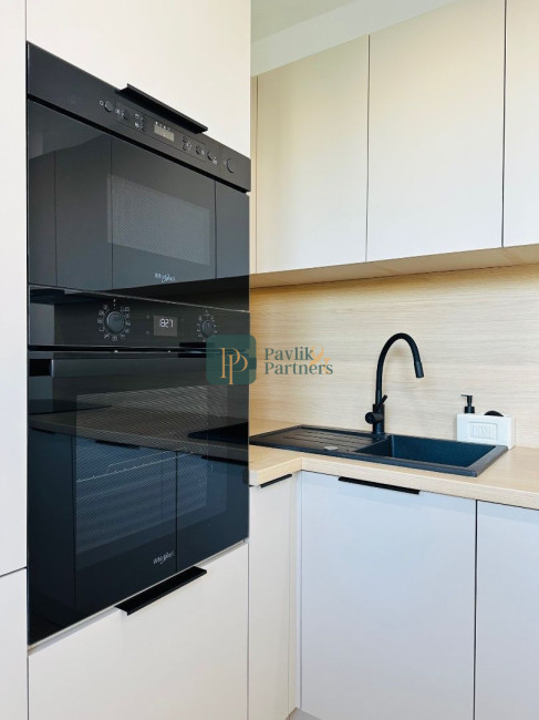 Predaj krásny 2 izbový byt, balkón, čerstvá rekonštrukcia, centrum mesta