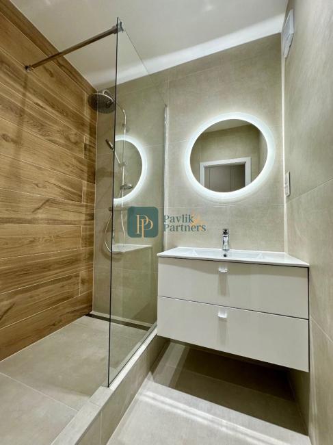 Predaj krásny 2 izbový byt, balkón, čerstvá rekonštrukcia, centrum mesta